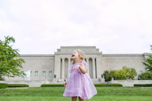 Kansas City kids photographer Nelson Atkins silly real moment girl laughing