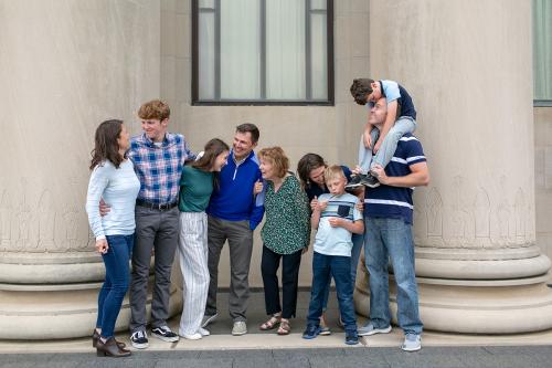 fun extended large family photographer in Kansas City