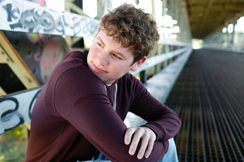 relaxed guy senior photographers in kansas city